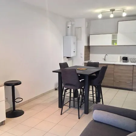 Centre A Pieds アパート